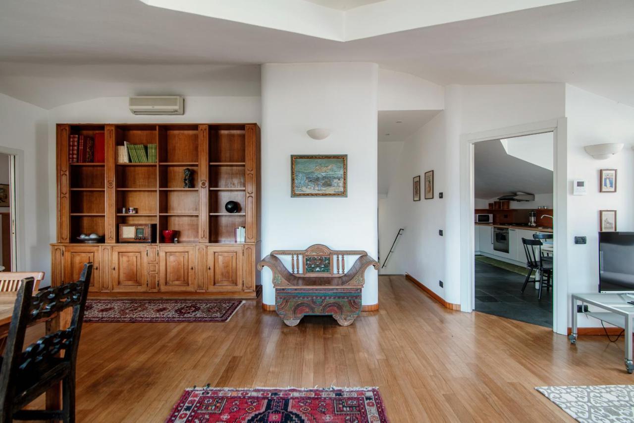 I D'A Charming Penthouse - Lake View- Como- House-130 Mt-2 Double Bedrooms And 2 Double Bathrooms A Spacious Living Room-Full Equipped Kitchen-Private Garden And Terrace-Private Covered Parking Exterior foto